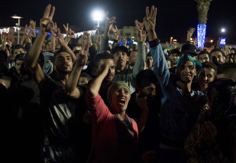 Image: Protesters shout slogans in the northern Moroccan city of Al-Hoceima