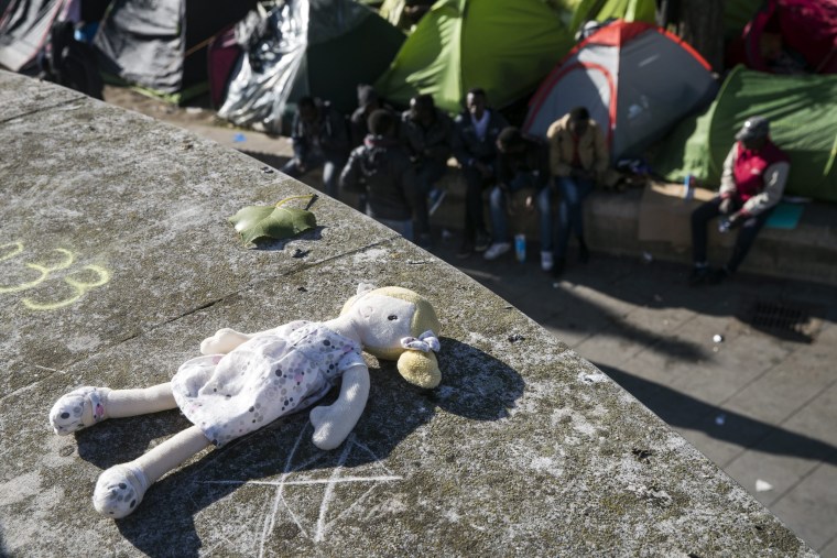 Image: Migrants crisis in Paris