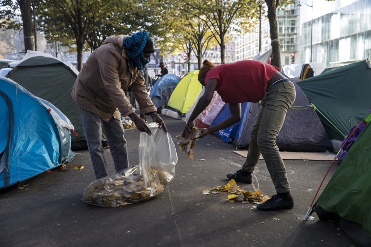 Image: Migrants crisis in Paris