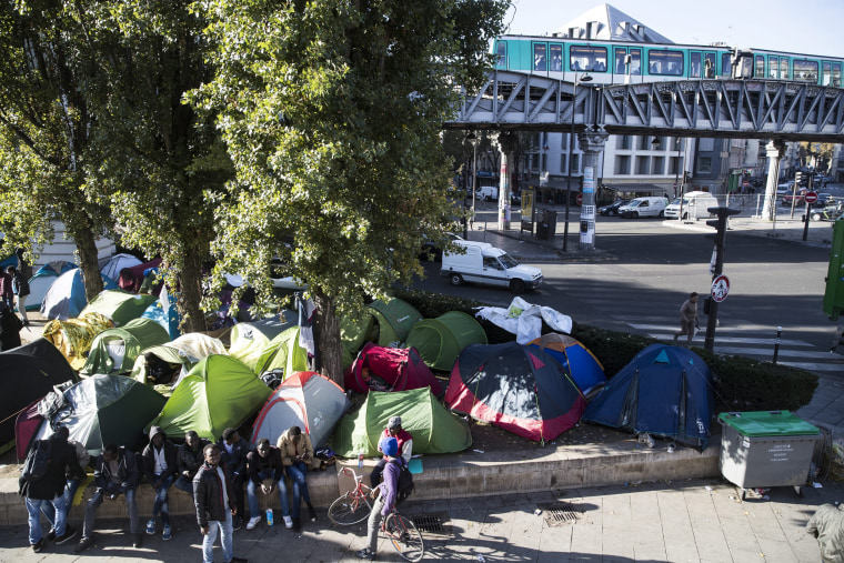 Image: Migrants crisis in Paris