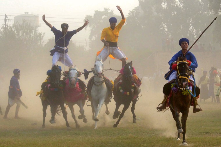 Image: TOPSHOT-INDIA-RELIGION-SIKH-DIWALI