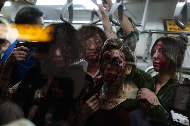 Image: Tokyoites Dress Up For Halloween