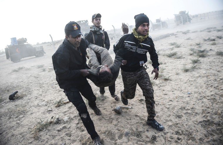 Image: Iraqi Counter Terrorism Section members carry an injured comrade