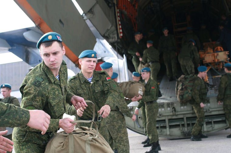 Image: Russian and Belarusian servicemen arrive in Serbia 