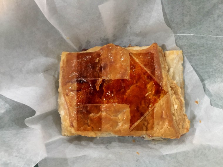 In the final days of the 2016 election campaign, a group of Latino activists and community leaders partnered with the Democratic Party and passed out Cuban pastelitos (pastries) to help drive Latinos to the early voting sites and the polls.