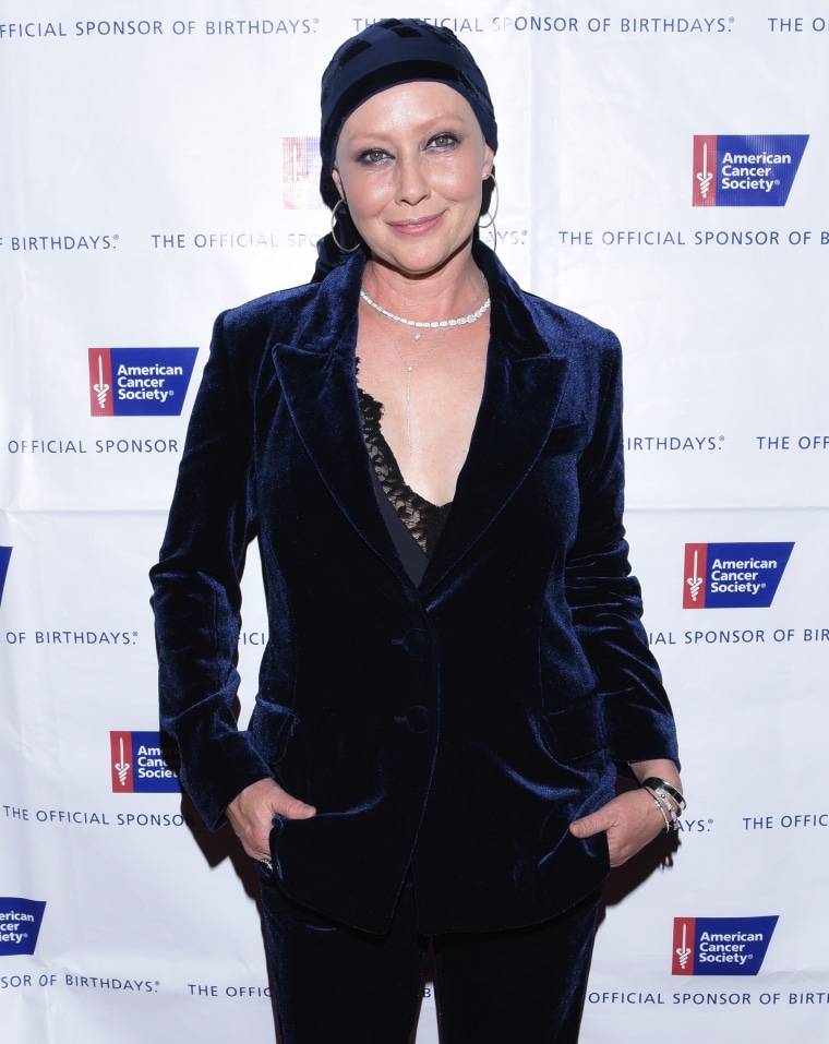 Shannen Doherty arrives at American Cancer Society's Giants of Science Los Angeles Gala on November 5, 2016 in Los Angeles, California.