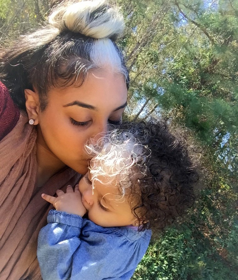 Why this mom and daughter share the same beautiful streak of white hair