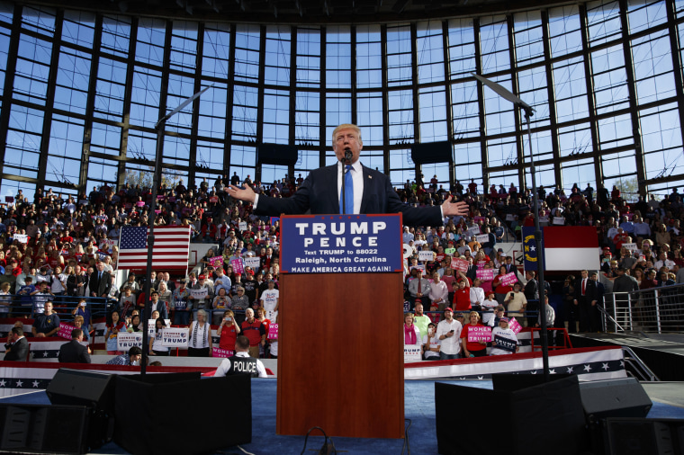 Image: Donald Trump speaks during a campaign rally