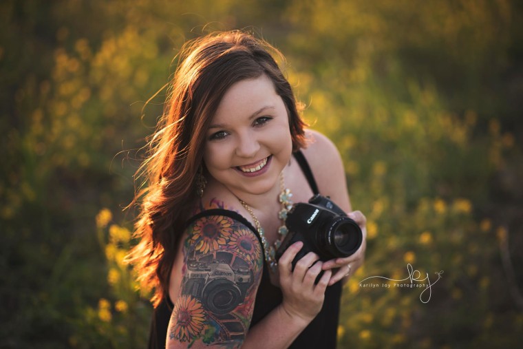Photographer Alex Bolen posted the shot on Facebook to encourage women to share their feelings and celebrate not only their rainbow babies, but the children they lost, too.