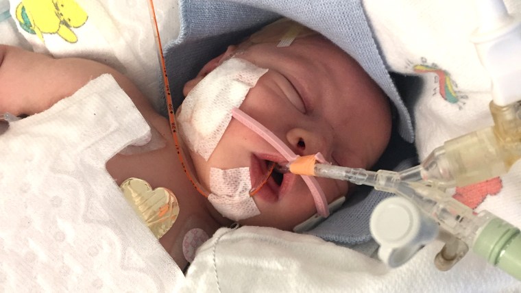 6 Preemie Bottles Experts Say Are Best for Feeding Premature Babies