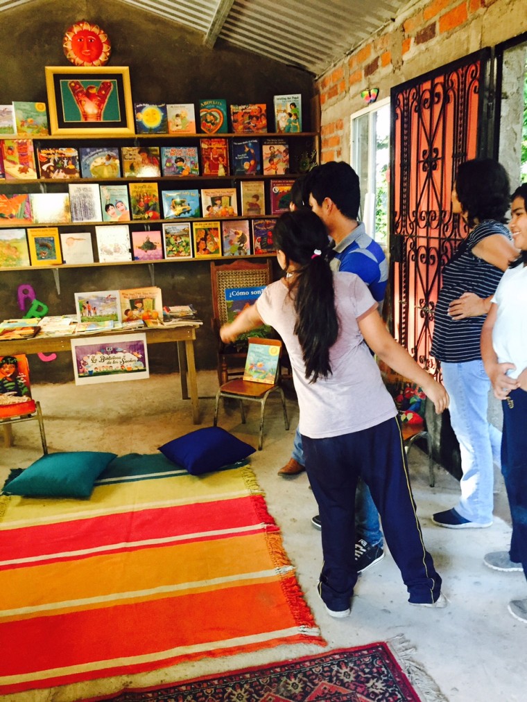 Students exploring the Library of Dreams in San Jacinto, El Salvador. 