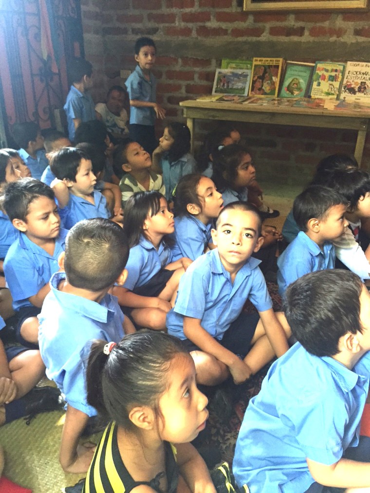 Students listening to a book reading at the Library of Dreams in San Jacinto, El Salvador. 