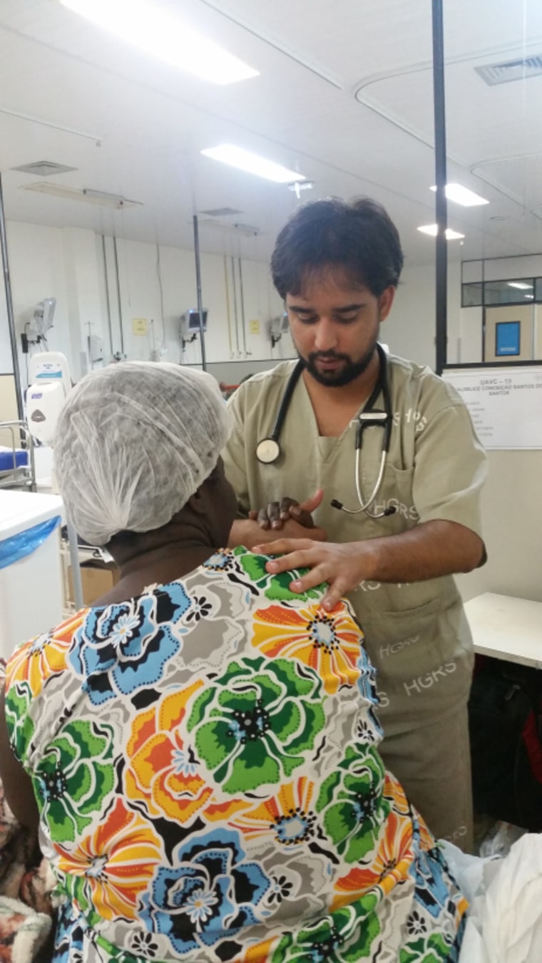 Dr. Mateus do Rosario evaluating a patient with neurological complications of Zika virus infection at Roberto Santos Hospital, Salvador-Brazil (Photo Credit: Isadora Siqueira)