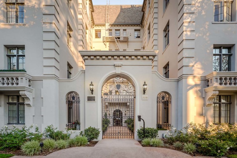 Pre-war condo in Los Angeles