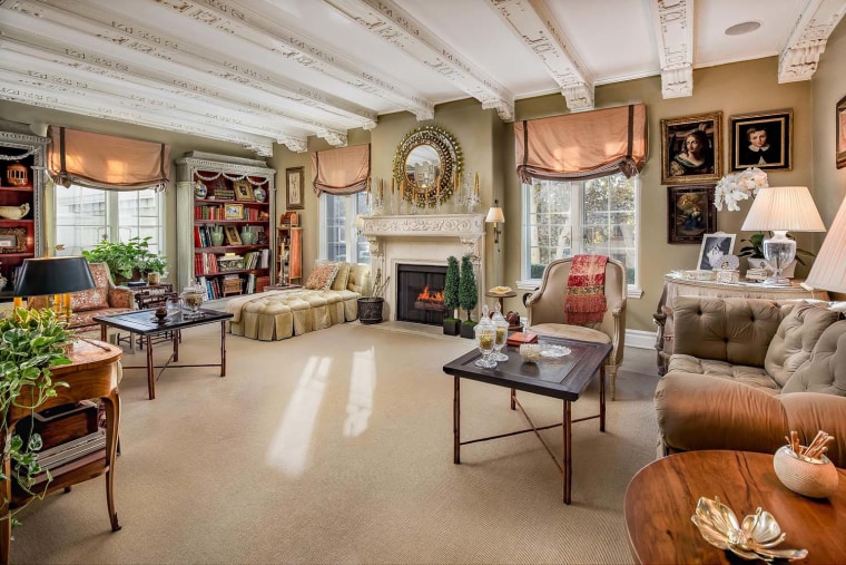 Pre-war condo in Los Angeles