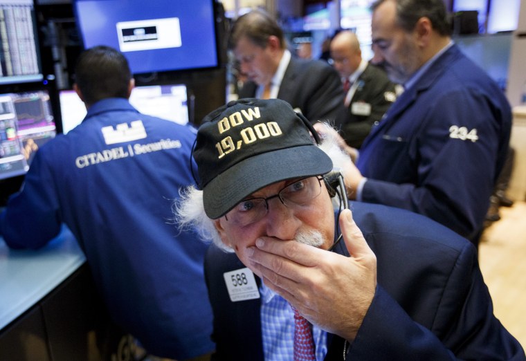 Image: DOW Passes 19,000 New York Stock Exchange
