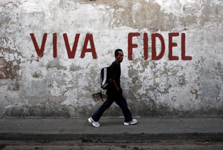Image: Graffiti reading "Long live Fidel" in Santiago de Cuba in 2008