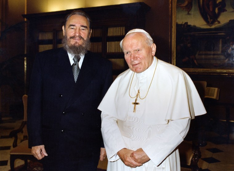 Image: Fidel Castro and Pope John Paul II in 1996