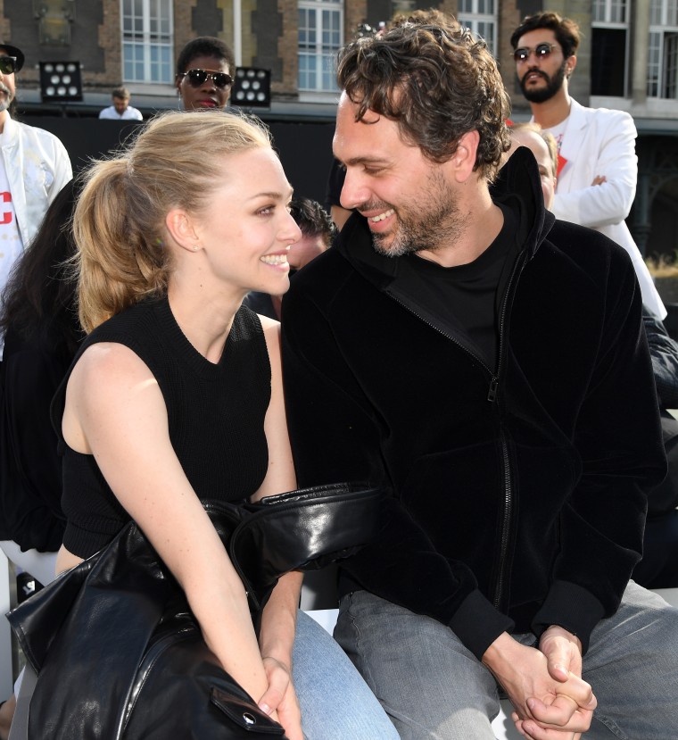 Amanda Seyfried and Thomas Sadoski