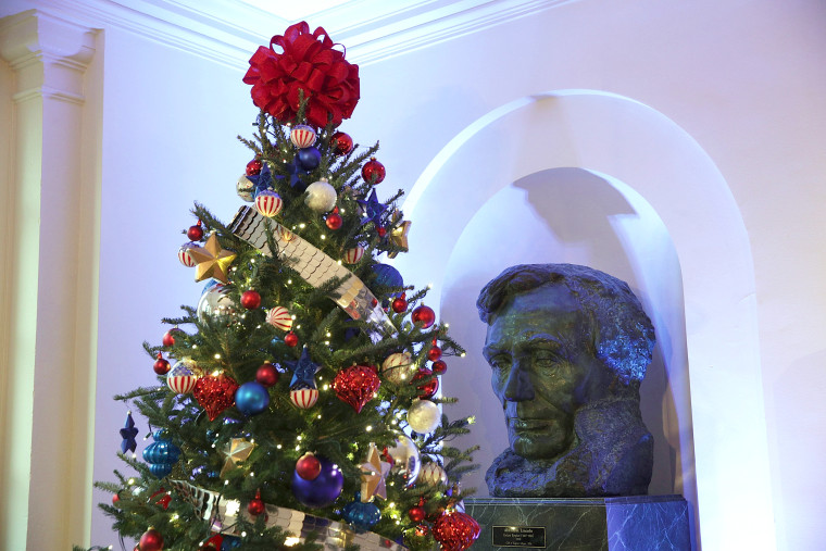 The White House Is Decorated For The 2016 Holiday Season