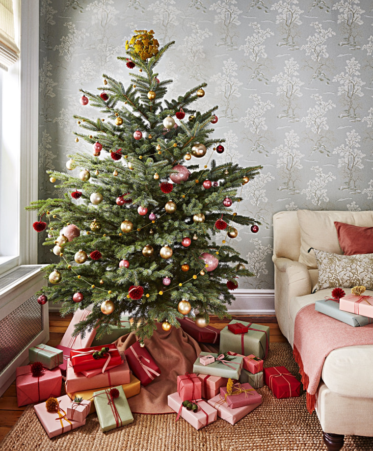 Soft and Natural Christmas Decor from Martha Stewart Living