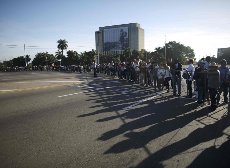 Image: People stand in line to pay tribute to Cuba's late President Fidel Castro