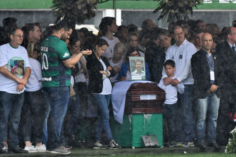 Image: FBL-BRAZIL-COLOMBIA-ACCIDENT-PLANE-FUNERAL