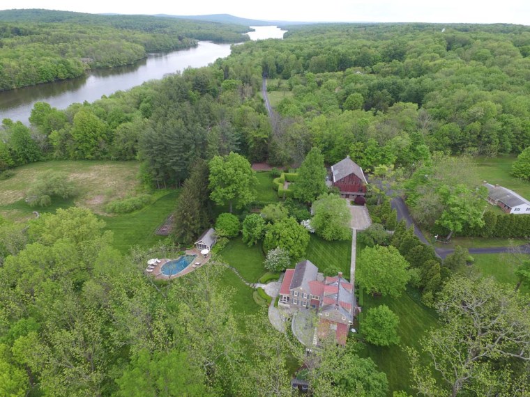 Farmhouse with barn in Pennsylvania