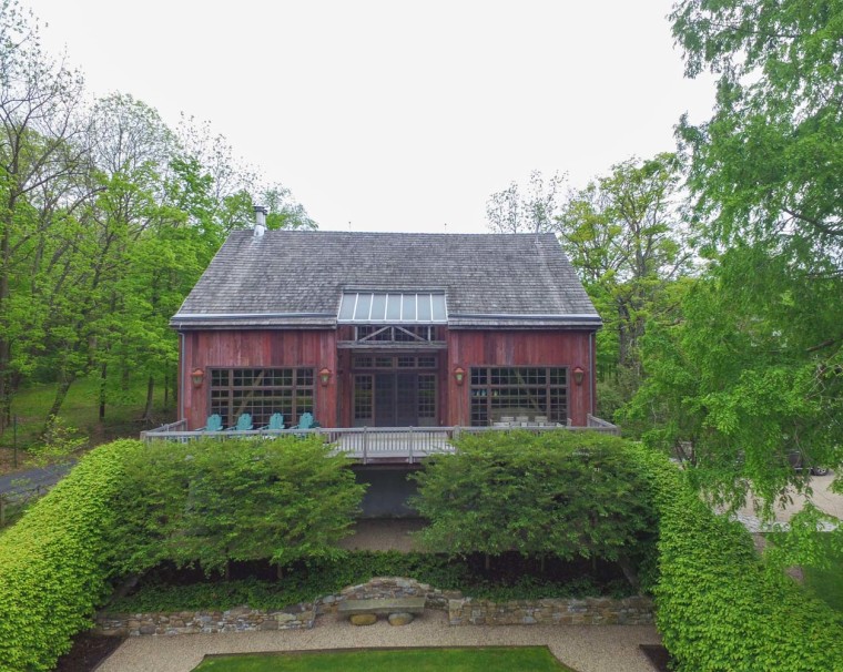 Farmhouse with a barn in Pennsylvania