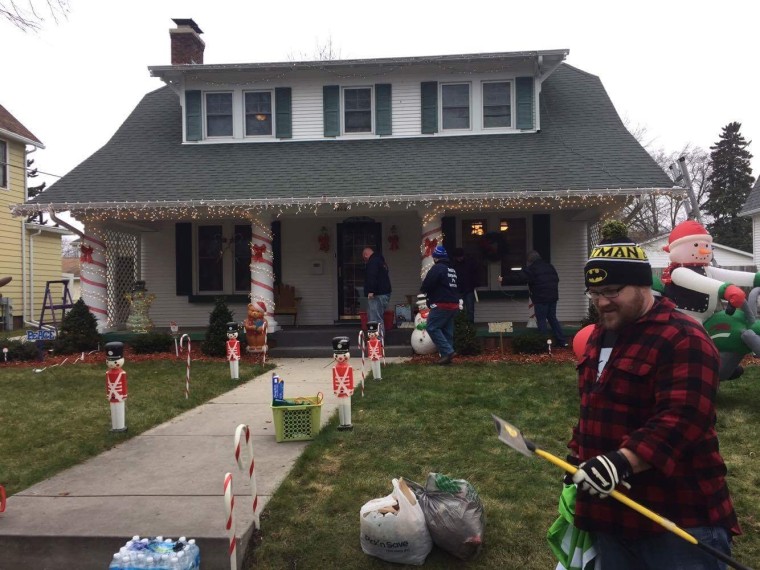 Volunteers from Wisconsin Chive and Chive on Chicago visited the Salcherts home earlier this month to spread some holiday cheer.