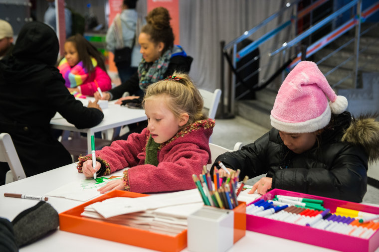 Visitors #ShareKindness by decorating a lunch bag.