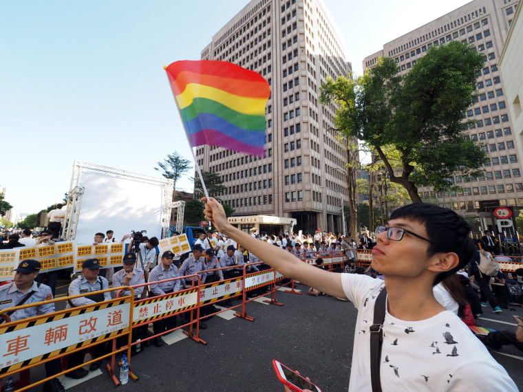 Image: Same-sex marriage protests in Taiwan