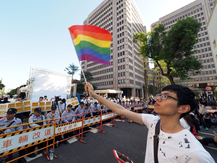 Lgbtq Activists Take Fight For Same Sex Marriage In Taiwan Overseas 