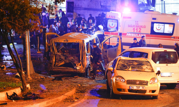 Image: Police arrive at the site of an explosion in central Istanbul