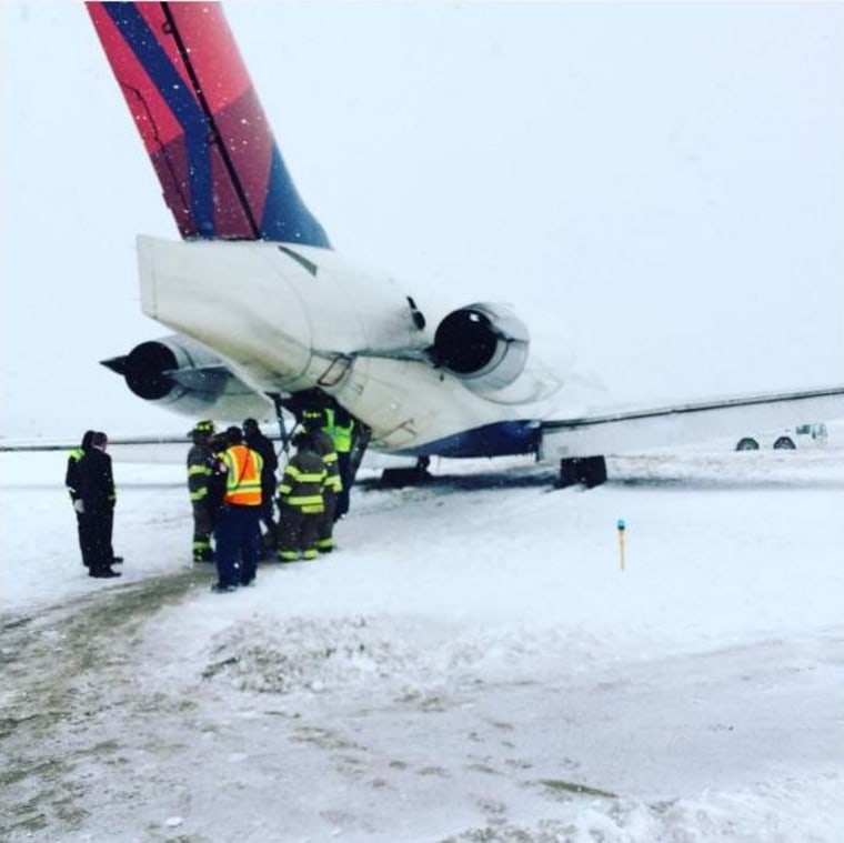 IMAGE: Detroit airport snow