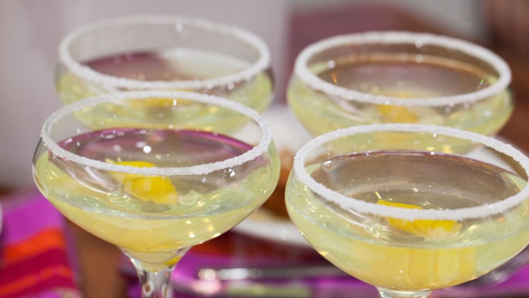 Sparkling Limoncello Cocktail (The Albertini Cocktail)