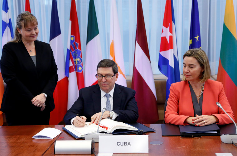 Cuba's Foreign Minister Rodriguez and EU foreign policy chief Mogherini attend a signing