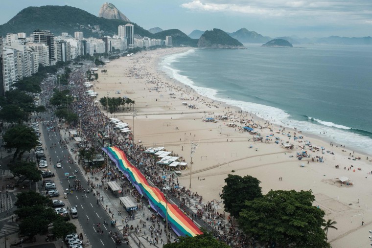 Thousands Celebrate Annual Rio Gay Pride