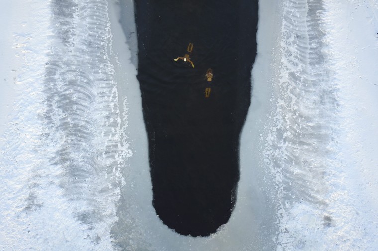 Image: China winter swimming in Shenyang