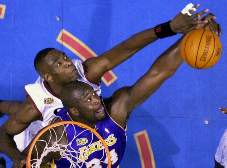 Image: Philadelphia 76ers' Dikembe Mutombo, top, and Los Angeles Lakers' Shaquille O'Neal 