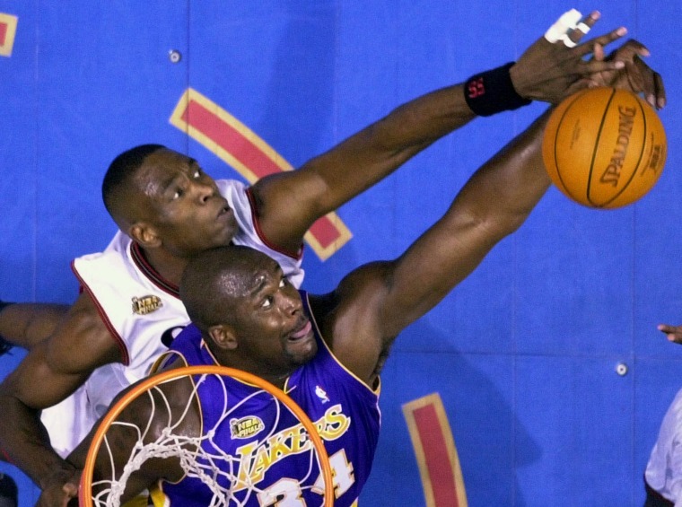 Dikembe Mutombo and Bill Clinton Meet Courtside at All-Star Game