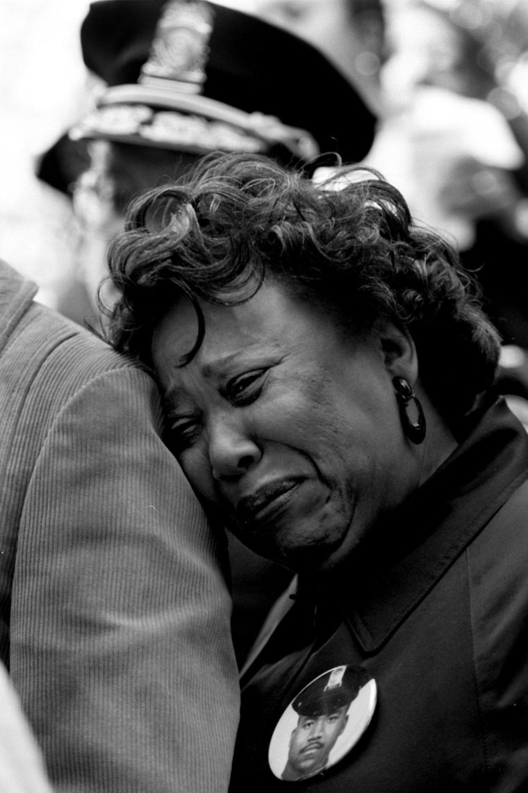 4/24/98 - PHOTOGRAPHER: James M. Thresher-TWP - National Law Enforcement Officers Memorial - BRIEF D