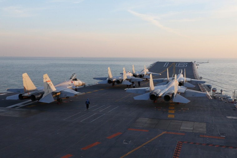 Image: Chinese J-15 fighter on the Liaoning aircraft carrier 
