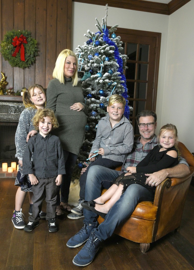Tori Spelling and Family Find Out if It Is A Boy Or Girl