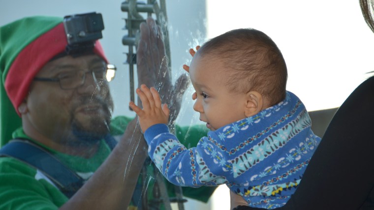 Window-washing Santa, elves surprise patients at Nemours Children's Hospital