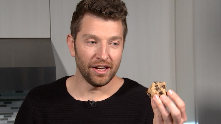 Brett Eldredge's mom's 'awesome' chocolate malted cookies recipe