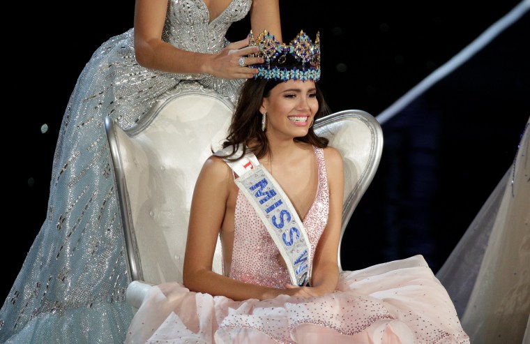 Image: Miss Puerto Rico Stephanie Del Valle is crowned after winning the Miss World 2016 Competition in Oxen Hill, Maryland