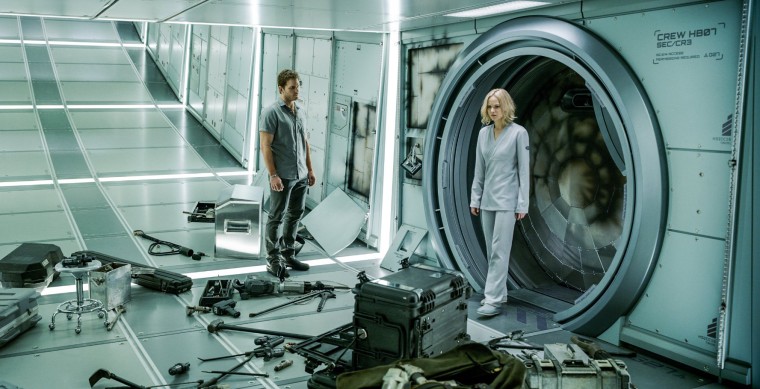 Image: Chris Pratt and Jennifer Lawrence in "Passengers"