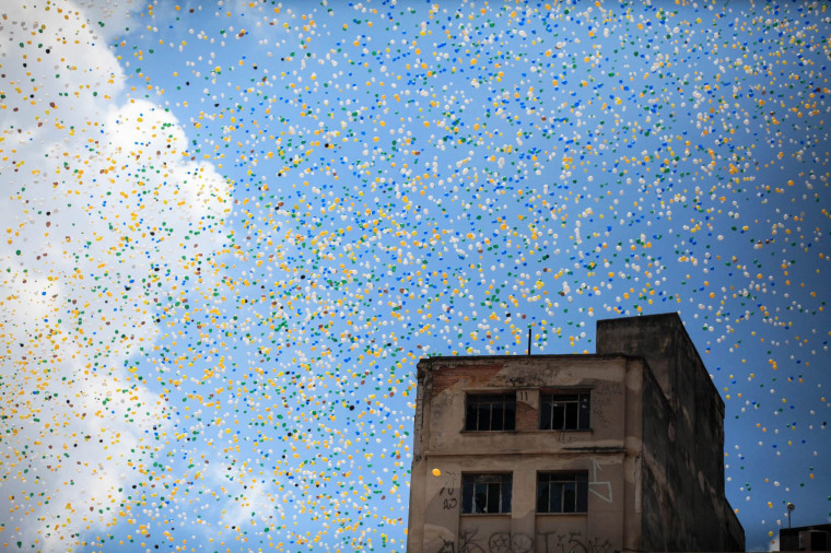 Image: Balloons launched to the air to receive the new year