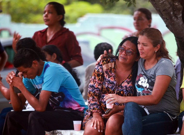 Image: Prisoners' relatives in Manaus